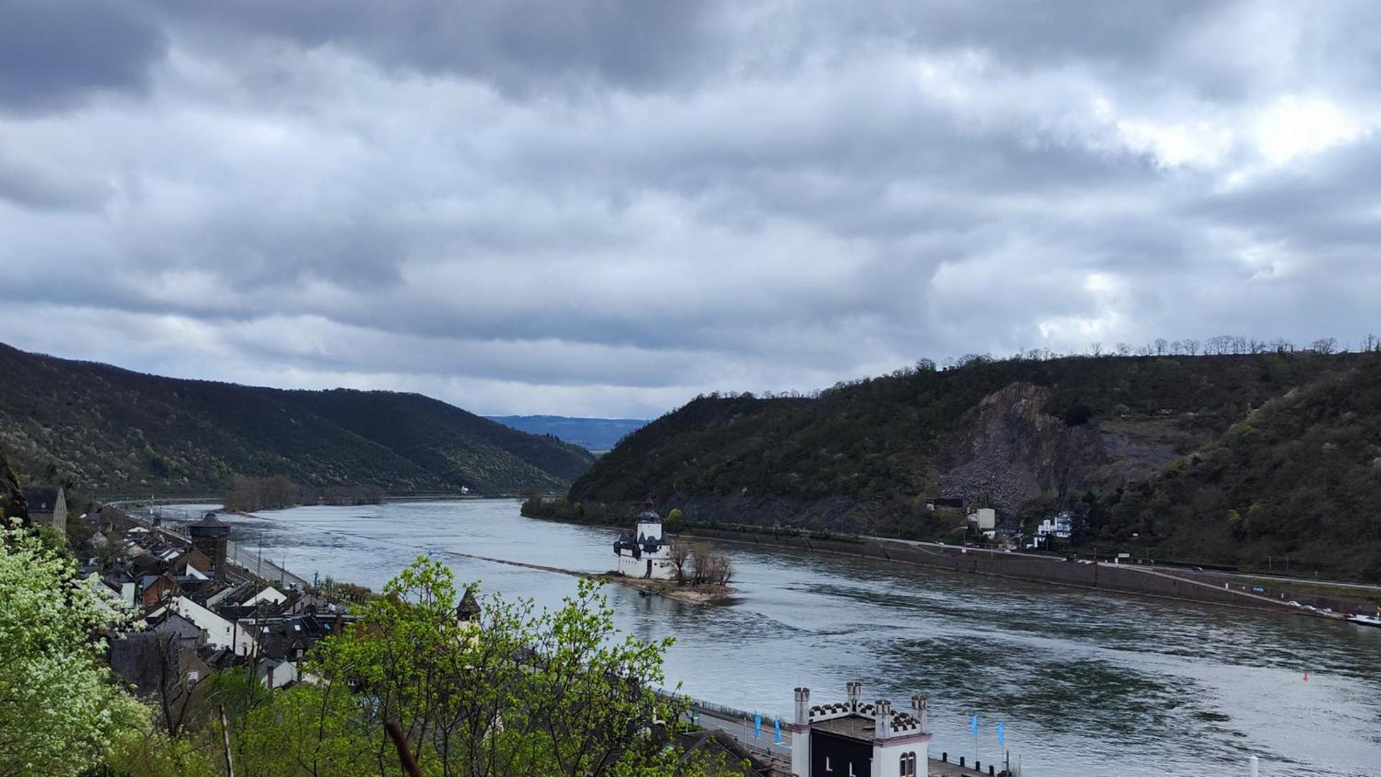 Direkt Am Rhein Mit Burgblick Nahe Rheinsteig Bis 8 Personen, 2 Baeder, 4 Zimmer, Kueche, Netflix Daire Kaub Dış mekan fotoğraf